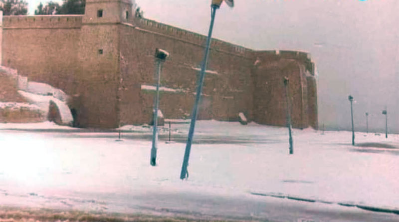 Schneetag fast im gesamten tunesischen Gebiet nach einem Schneesturm, hier Hammamet.